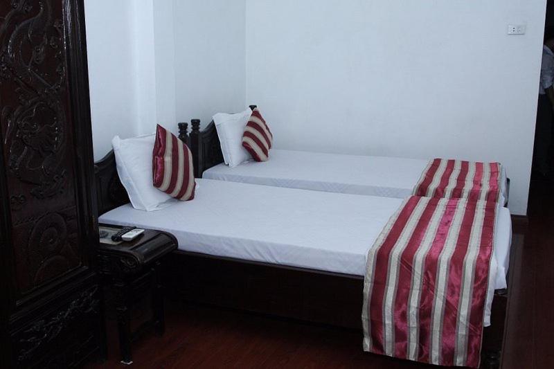 Hoang Cuong Hotel 15 Nguyen Thai Hoc Hanoj Exteriér fotografie